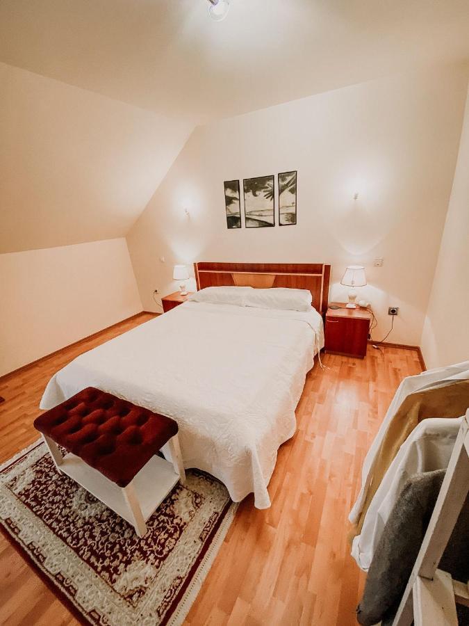 Cosy Bedroom For 2 With Balcony In A Family Villa Turnu Măgurele Extérieur photo