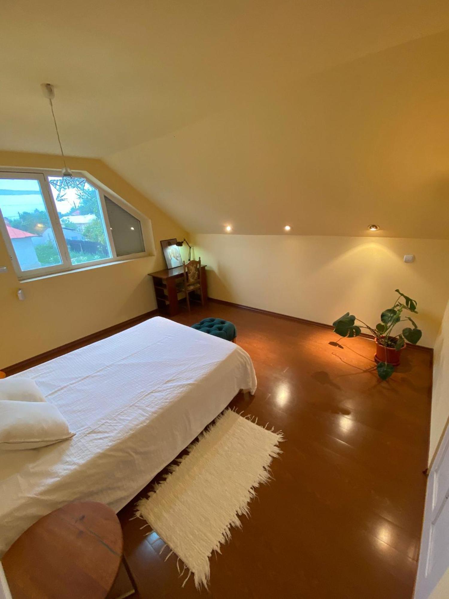 Cosy Bedroom For 2 With Balcony In A Family Villa Turnu Măgurele Extérieur photo